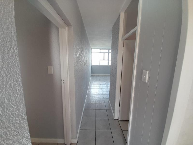 To Let 1 Bedroom Property for Rent in Loevenstein Western Cape